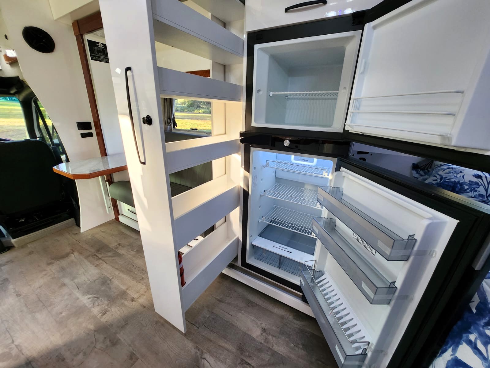 260SL Kitchen 2