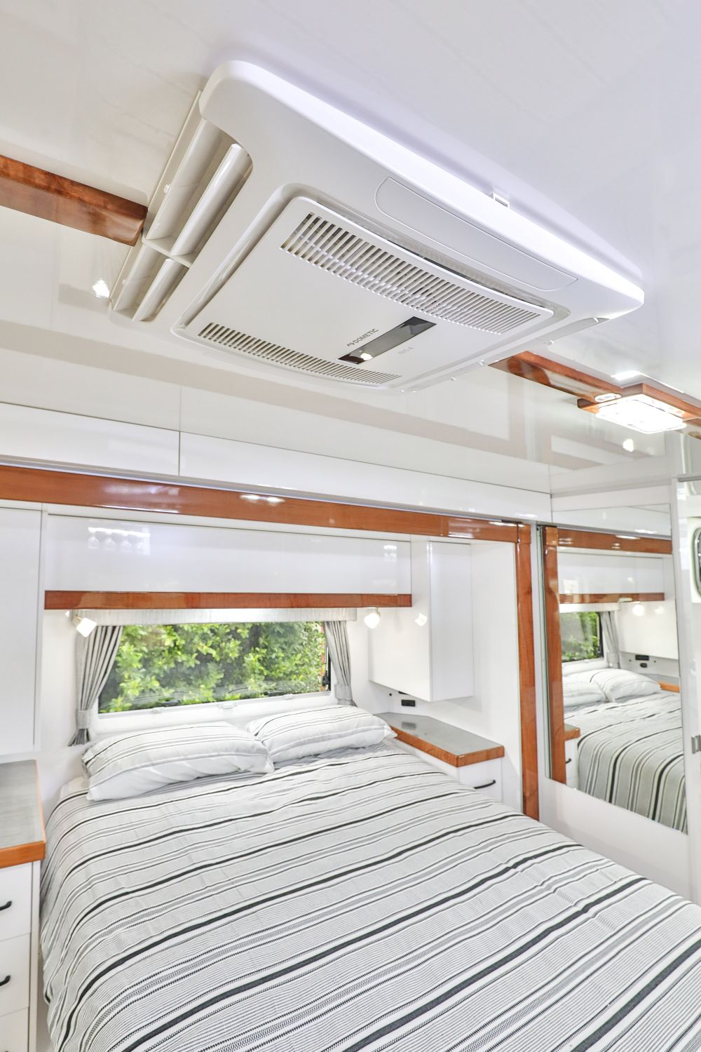 2802SL Living 3